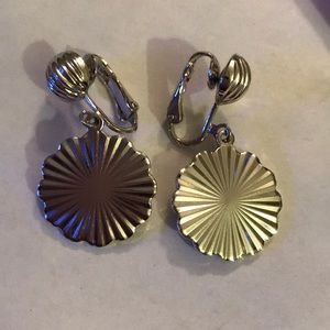 Vintage Sarah cov clip on earring